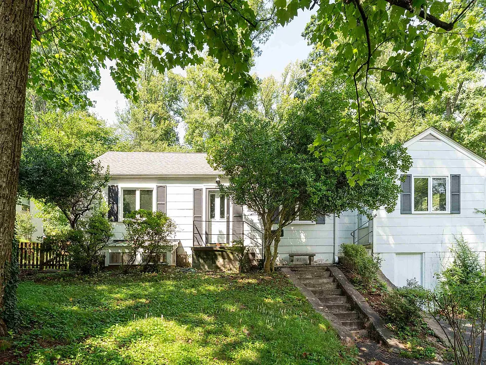 1429 Gentry Ln