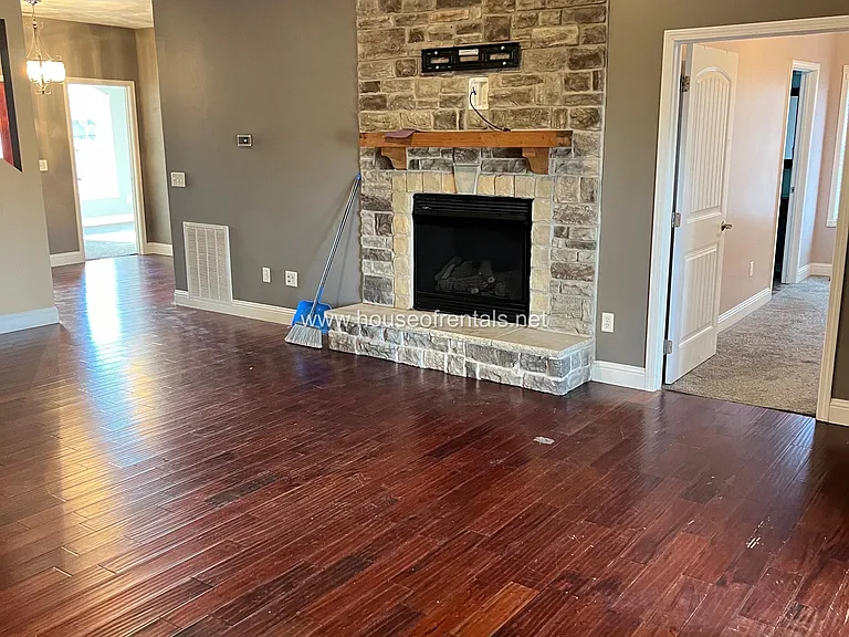 305 McVicker Dr #1 — Photo 6
