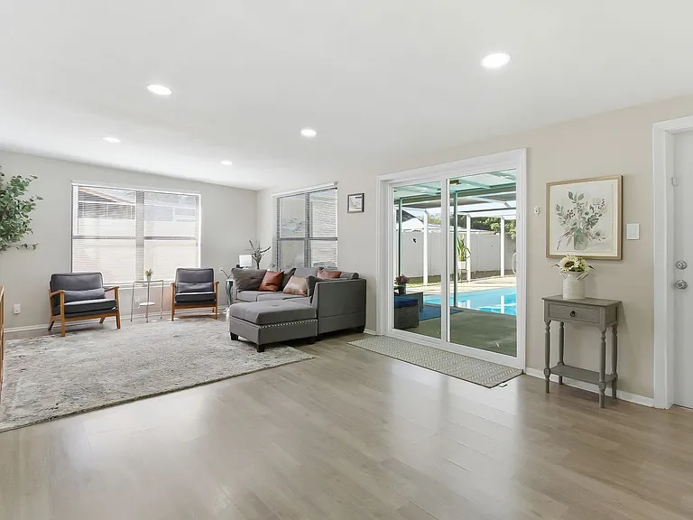 305 N Conrad Ave — Photo 16