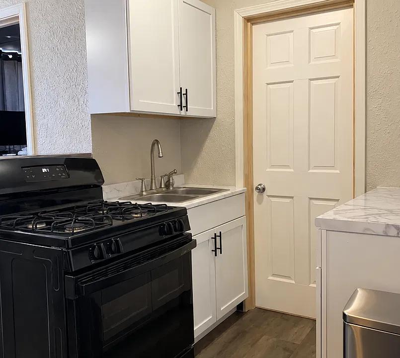 300 Belgrade Ave #401