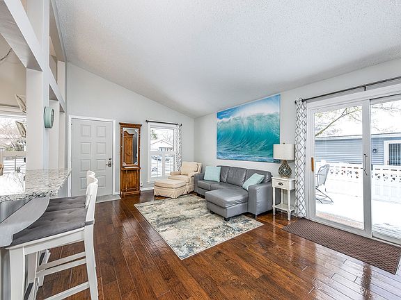 5th image of 414 Travelaire Ave