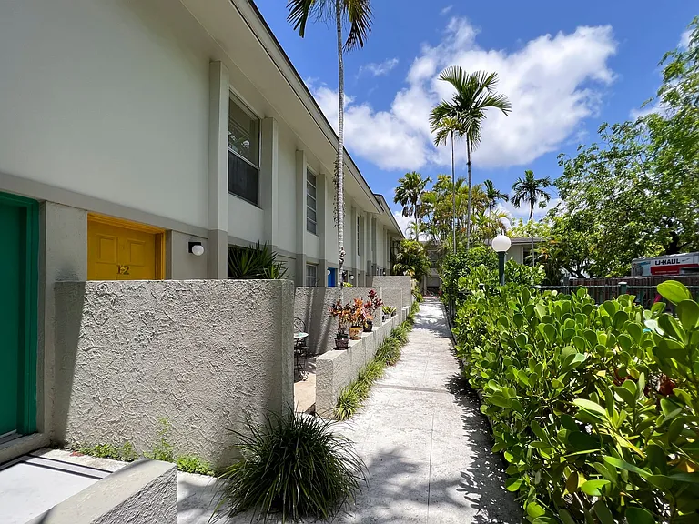 2900 Bird Ave — Photo 4