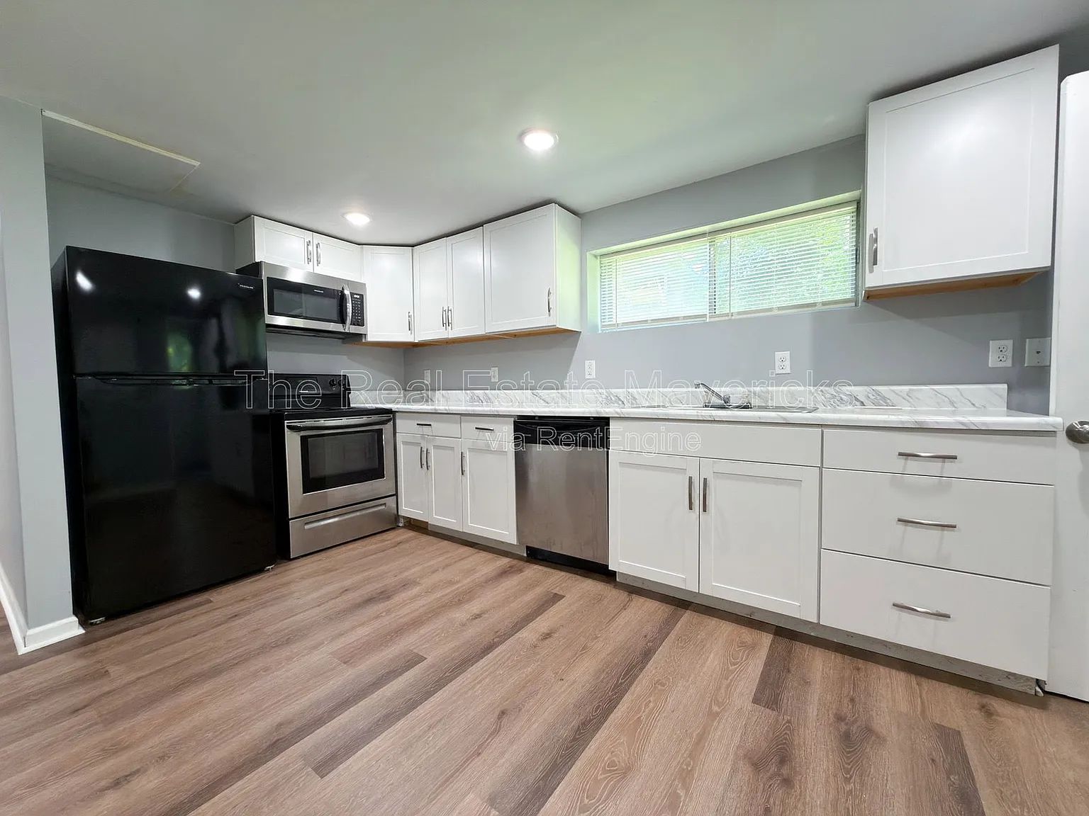 2 bed, 1.0 bath, $1,200 — Photo 4