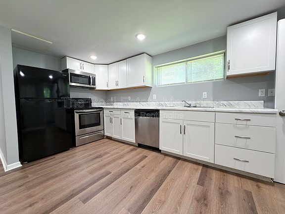 4th image of 409 Longview Dr #B