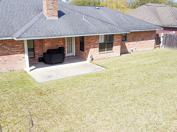 4th image of 308 Kelly Dr.