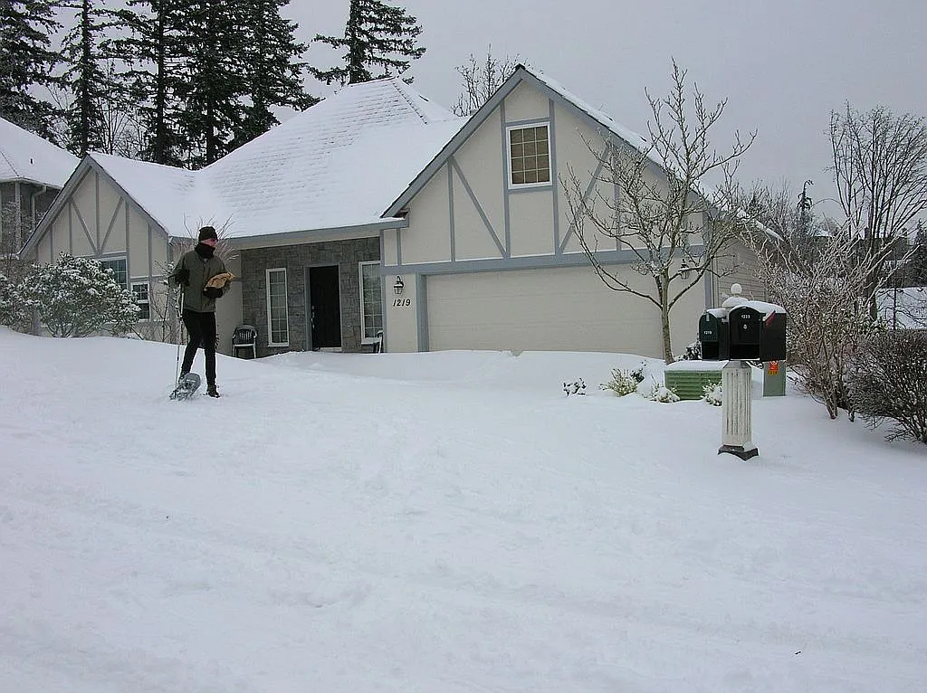 1219 NW Mayfield Rd photo 1