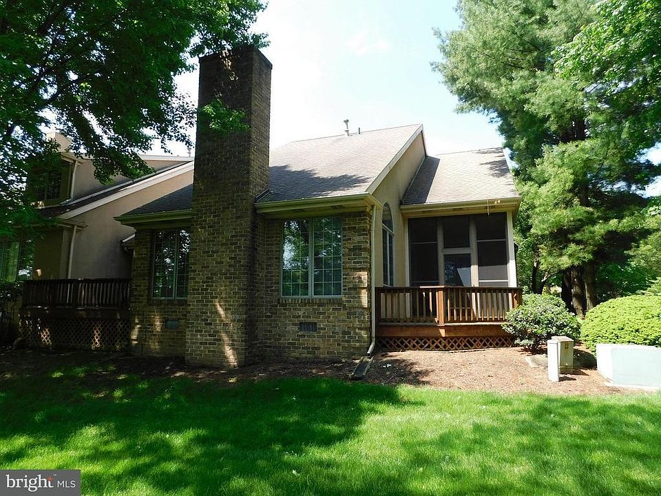 2nd image of 209 Willow Valley Dr
