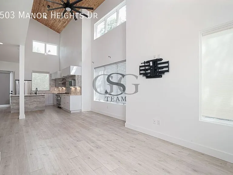 2503 Manor Heights Dr — Photo 2