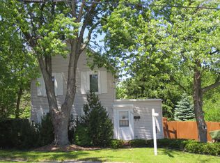 734 Chestnut St, Lemont, IL 60439