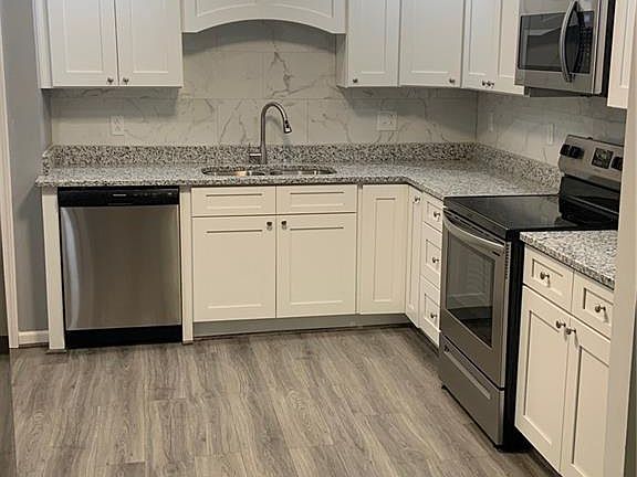 4th image of 3541 Bainbridge Dr