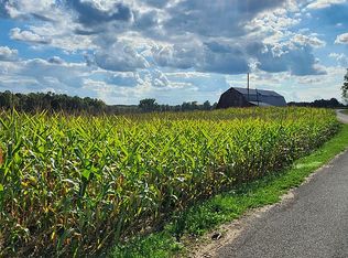 W Valcourt Rd, Grove City, PA 16127