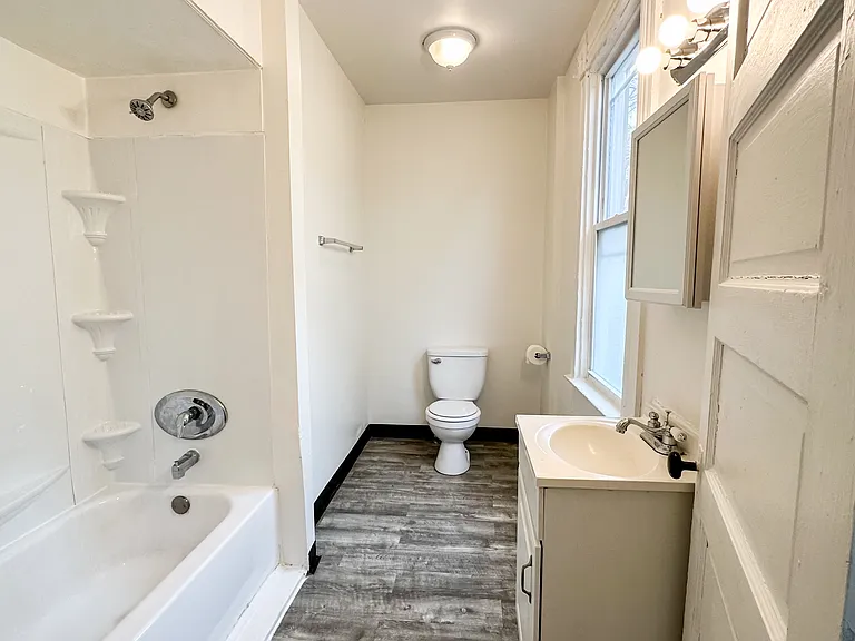 1409 Arlington Ave — Photo 6