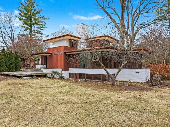 717 Crescent Dr, Midland, MI 48640