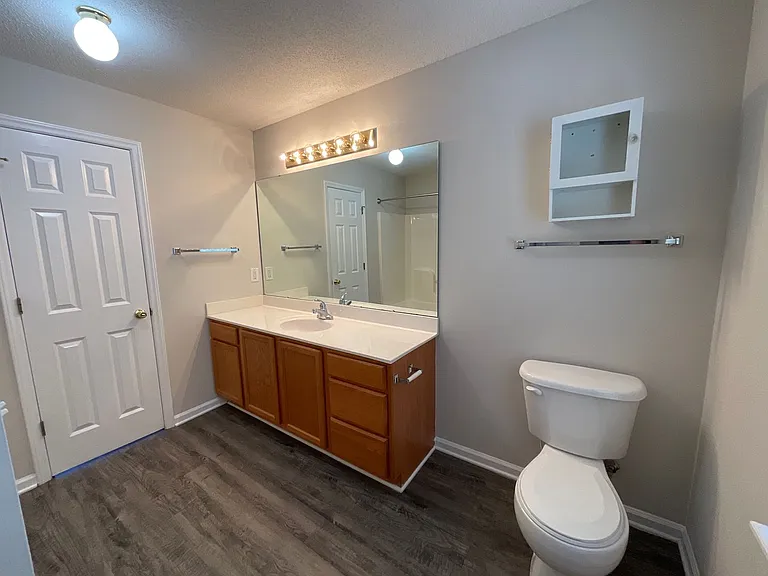 Meridian Park Apartments — Photo 178
