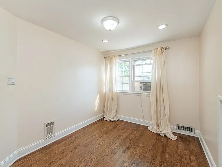 42 W Spring Valley Ave — Photo 14