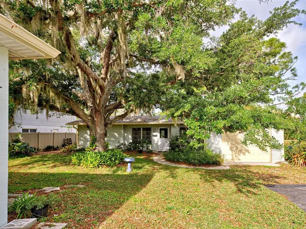 110 S Oxford Dr, Englewood, FL 34223