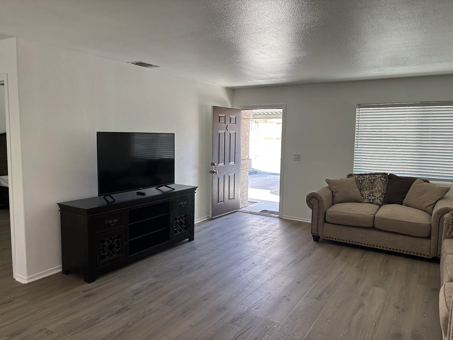 3 bed, 1260 sqft, $2,000 — Photo 3