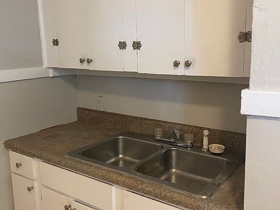 3rd image of 2705 E Surrey Dr