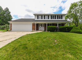 108 N Glendale Ave, Barrington, IL 60010