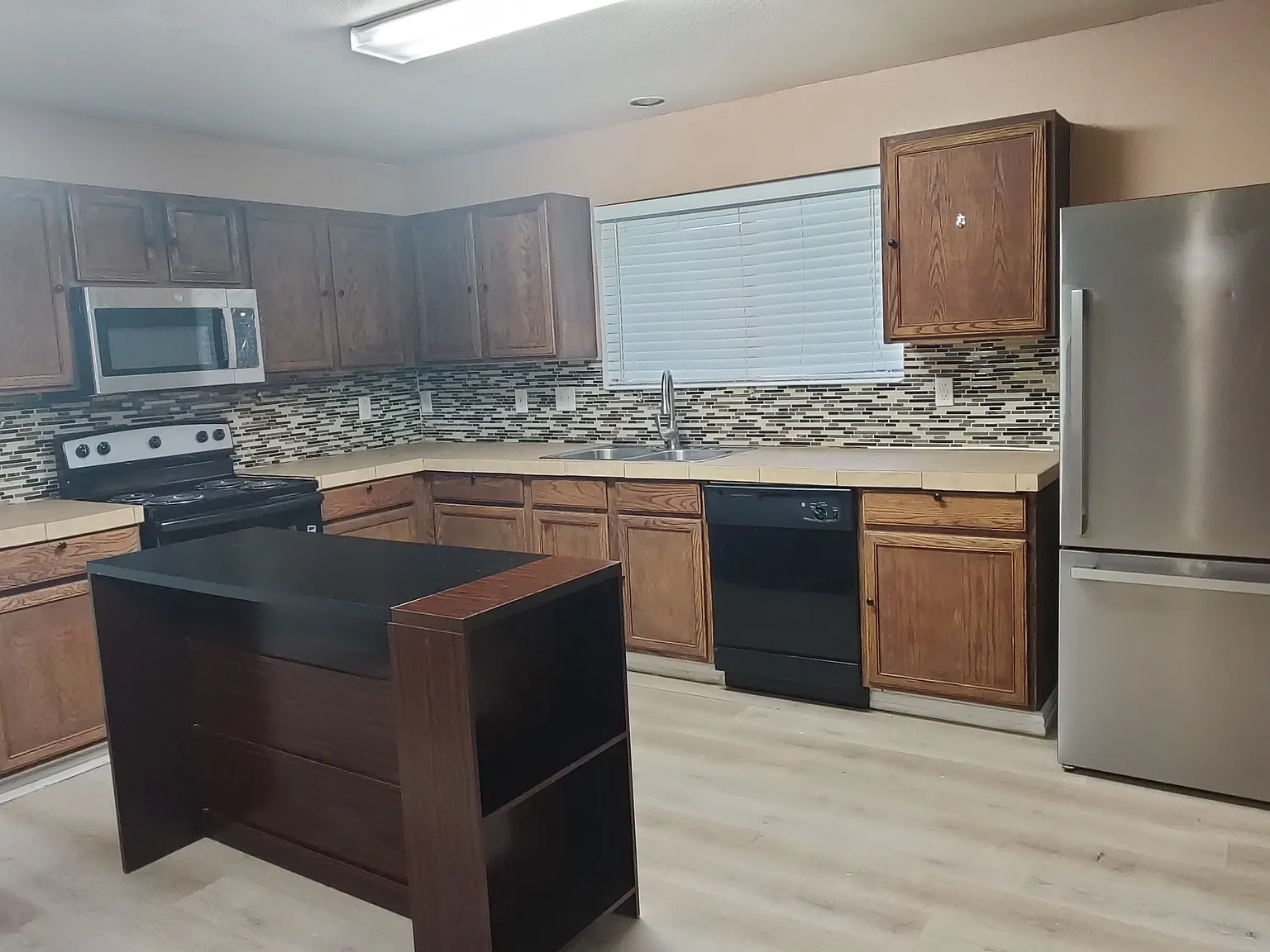 4 bed, 2.5 bath, 2870 sqft, $2,900 — Photo 4
