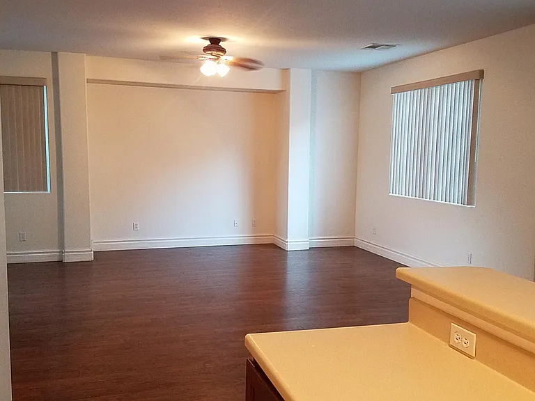 9692 Ziegler Ave — Photo 4