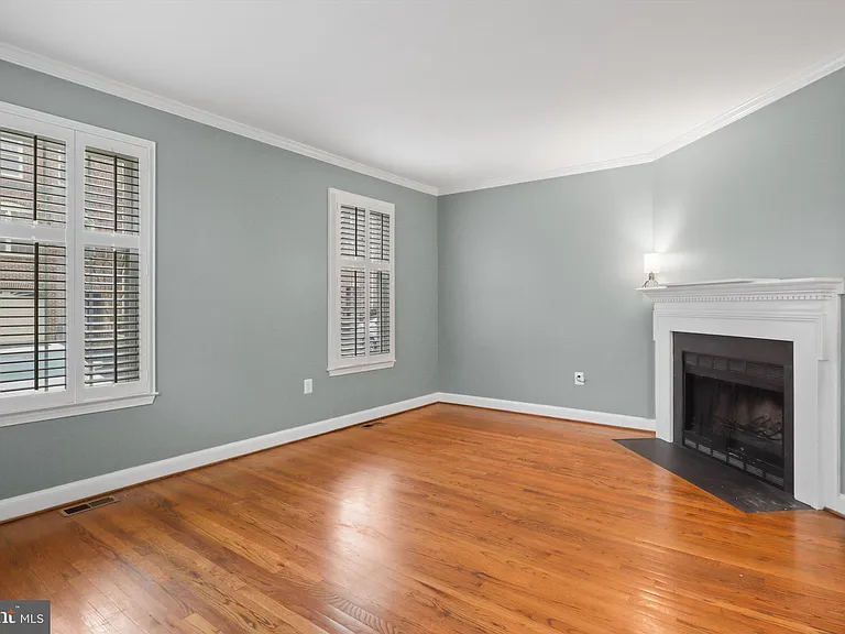 101 Roberts Ct — Photo 6