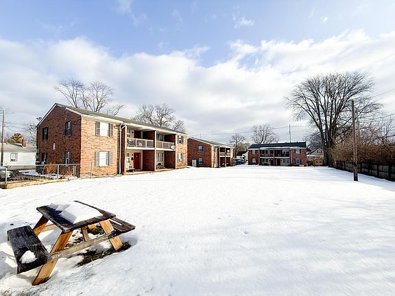 3rd image of 565 Ryan Ave