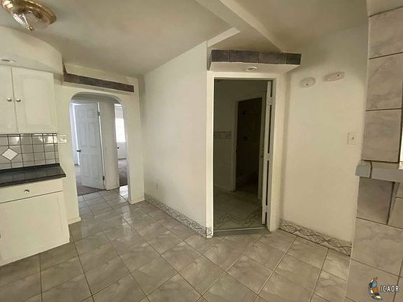 5th image of 684 W Heil Ave