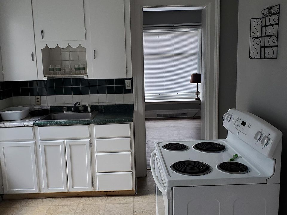 1st image of 99 Hill St Floor 1
