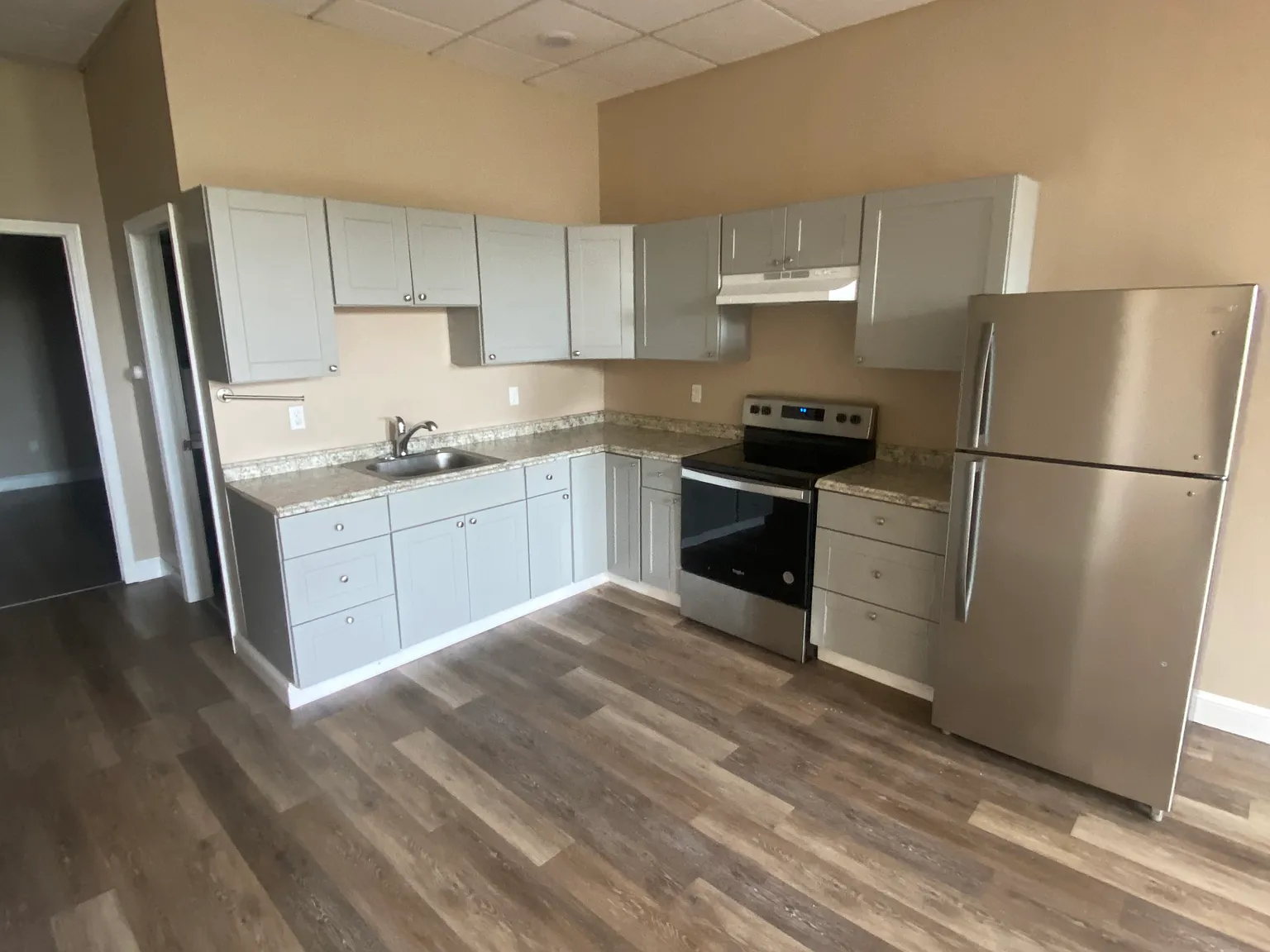 2 bed, 1000 sqft, $1,700 — Photo 1