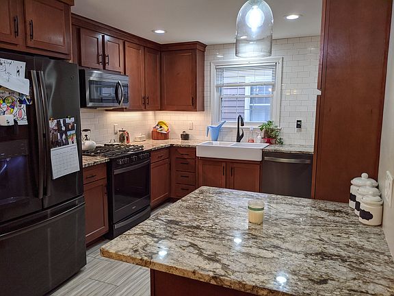 3rd image of 71 Delham Ave #Lwr