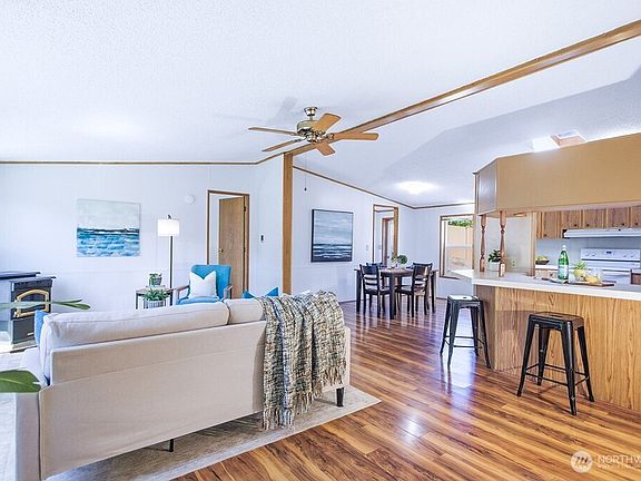 3rd image of 3444 Forest Drive NE