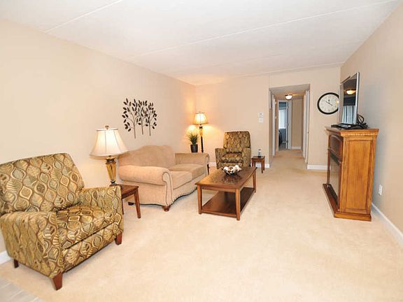 3rd image of 16813 81st Ave #P-2n