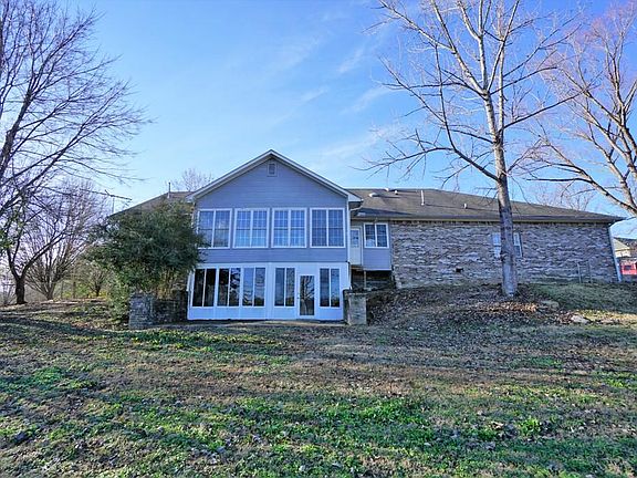 4th image of 176 Hillview Dr