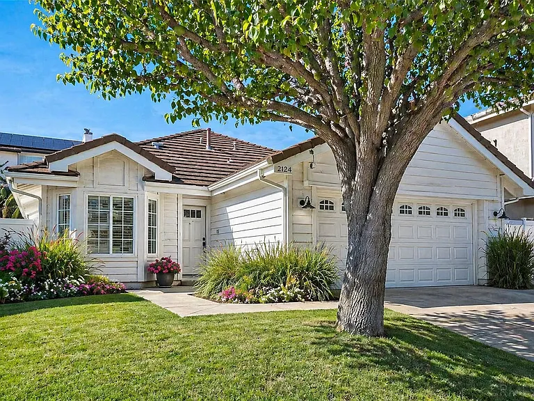 2124 Camino Laurel — Photo 2