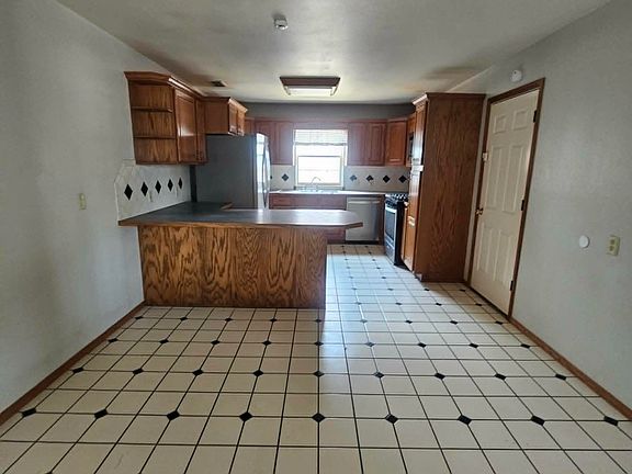2nd image of 917 W Manana Blvd