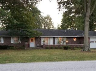 113 E Southglen Dr, Terre Haute, IN 47802