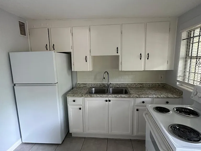 3805 Fairfax St — Photo 6