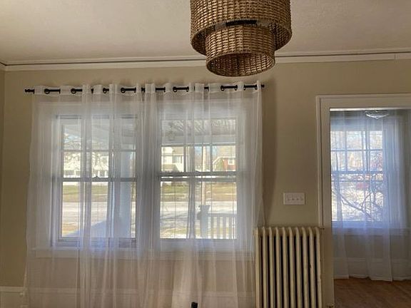 4th image of 15903 Clifton Blvd