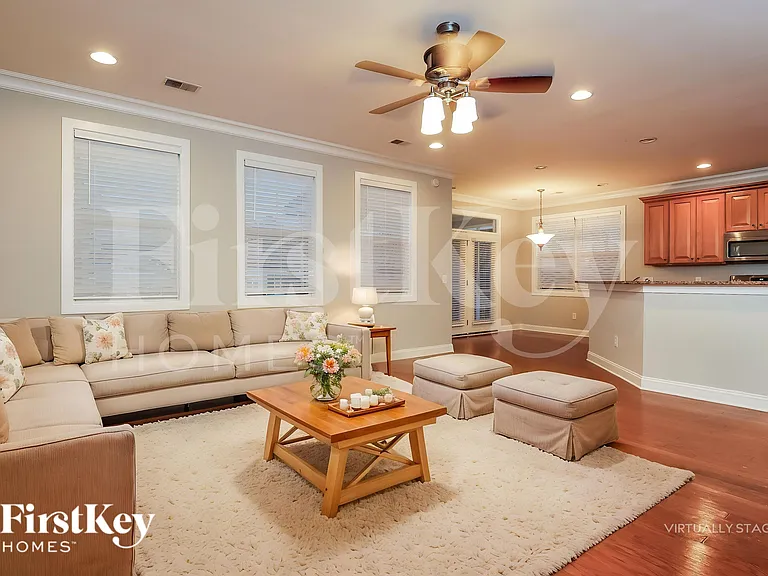 1081 Moss Grove Dr — Photo 3