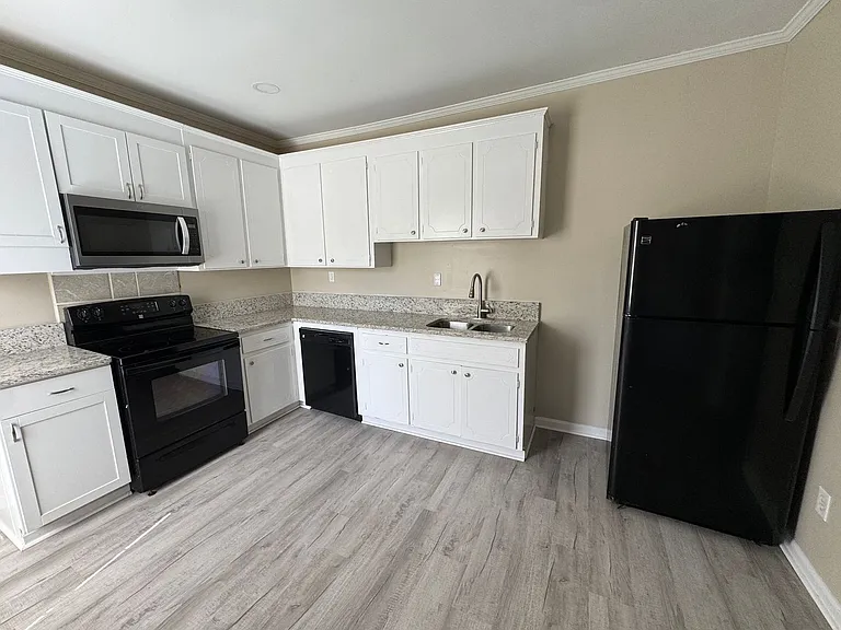 107 S Inman Ave — Photo 4