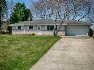 2835 S 126th St, New Berlin, WI 53151
