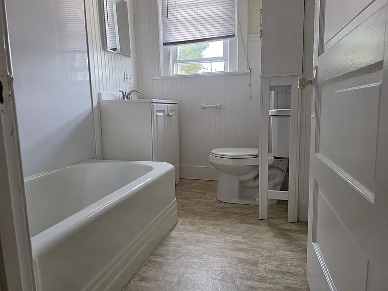 525 E Laurel St — Photo 12