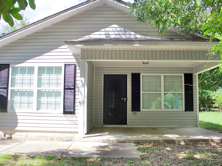 3625 Lake Side Dr — Photo 1
