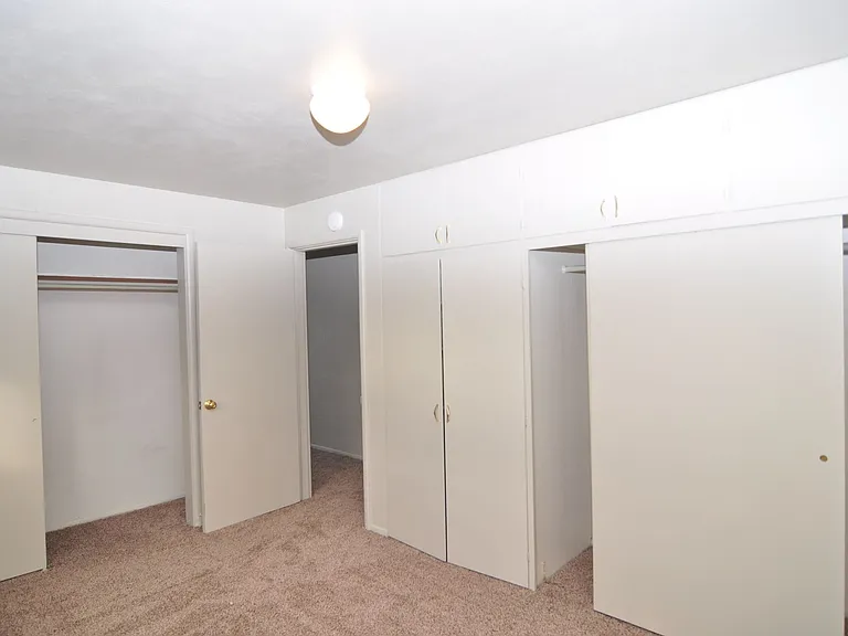 490 S State St — Photo 21