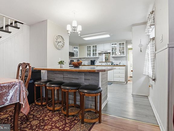 5th image of 4135 Rhawn St