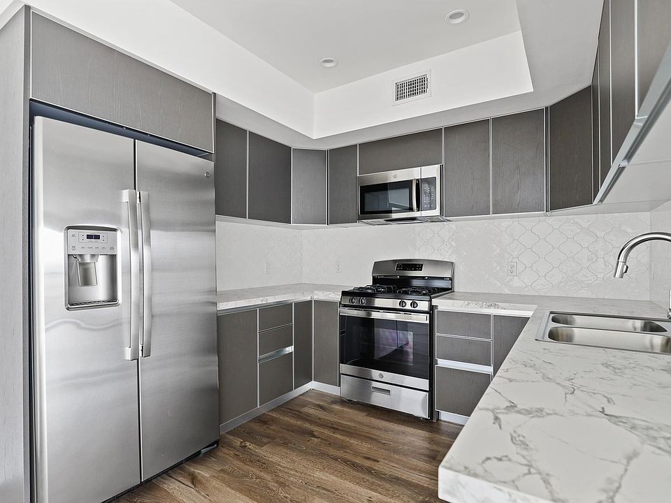 1st image of 429 N Hayworth Ave APT 301