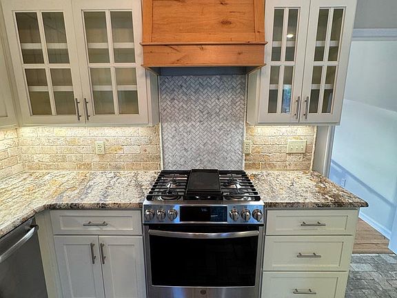 3rd image of 2542 Maddox Rd
