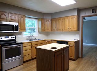 1427 Hillcrest Dr, Manhattan, KS 66502