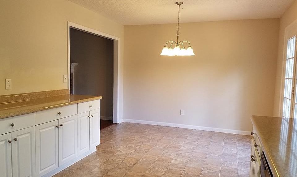 2nd image of 548 Pin Oak Dr #0